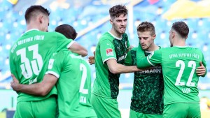 Fürth bleibt oben dran – Paderborn siegt