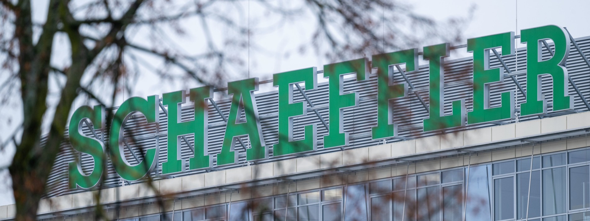 Schaeffler schließt zwei Werke