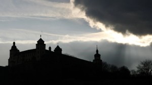 Eine Wolke aus Daten braut sich zusammen