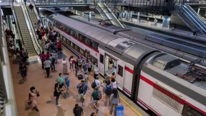 Spanischer Bahnchef stolpert über zu große Züge