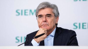 Weniger Gehalt für den Siemens-Chef