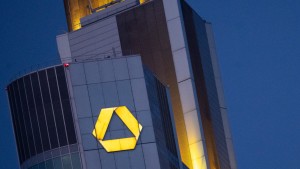 Commerzbank übertrifft Erwartungen – und steckt sich höhere Ziele