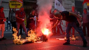 Strom- und Gasrechnungen gehen in Flammen auf