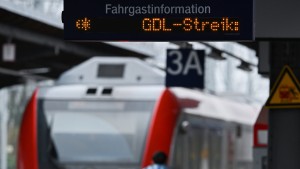 Lokführer stimmen für unbefristete Streiks