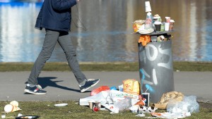 Bundestag beschließt Plastikabgabe für Hersteller