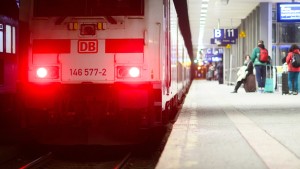 Landesarbeitsgericht berät am Abend über Berufung der Bahn