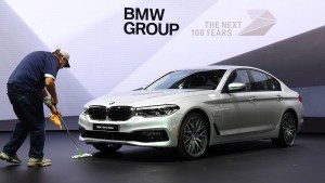 BMW will Strafzöllen und dem Brexit trotzen 