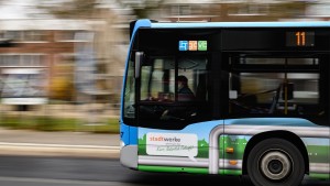 Verkehrsunternehmen müssen den Betrieb einschränken