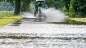 Hochwasser vernichtet die Ernte vieler Höfe