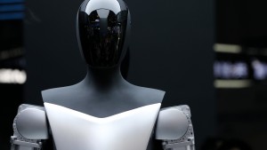 In der Tesla-Fabrik arbeiten jetzt auch humanoide Roboter