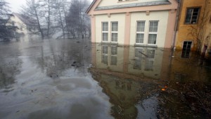 Überschwemmungen drohen an Elbe und Main