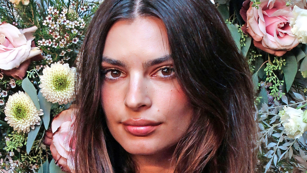 Für Emily Ratajkowski sind nicht nur Frauen, sondern auch Männer mögliche Opfer des Systems.