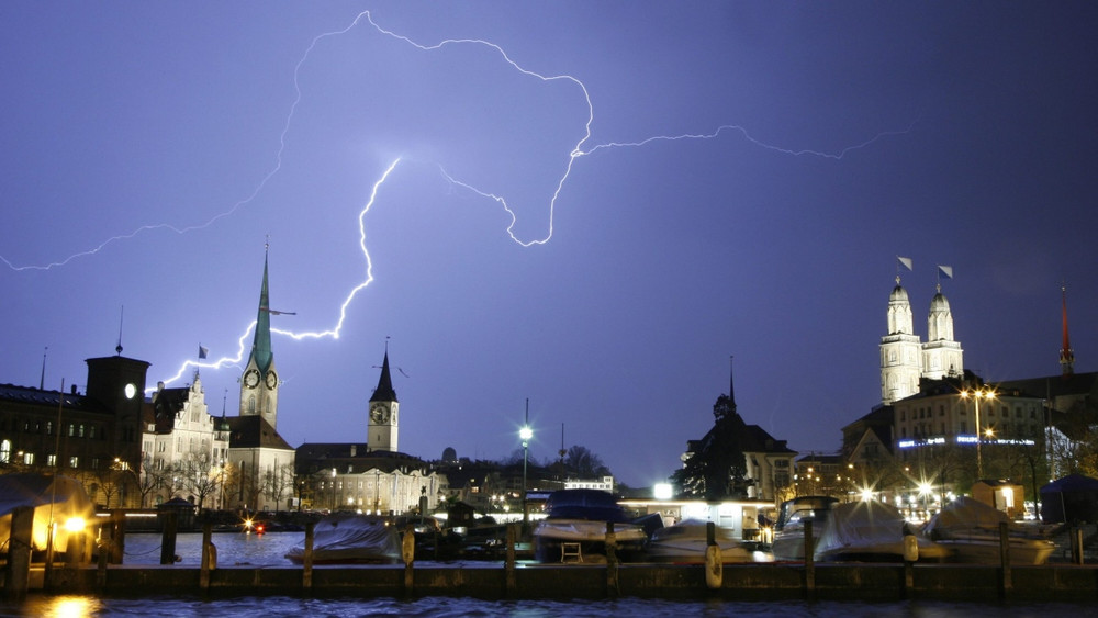 Blitz und Donner über Zürich