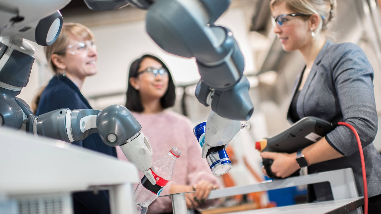 Alexandra Dorschu leitet einen Maschienbau Studiengang nur für Frauen