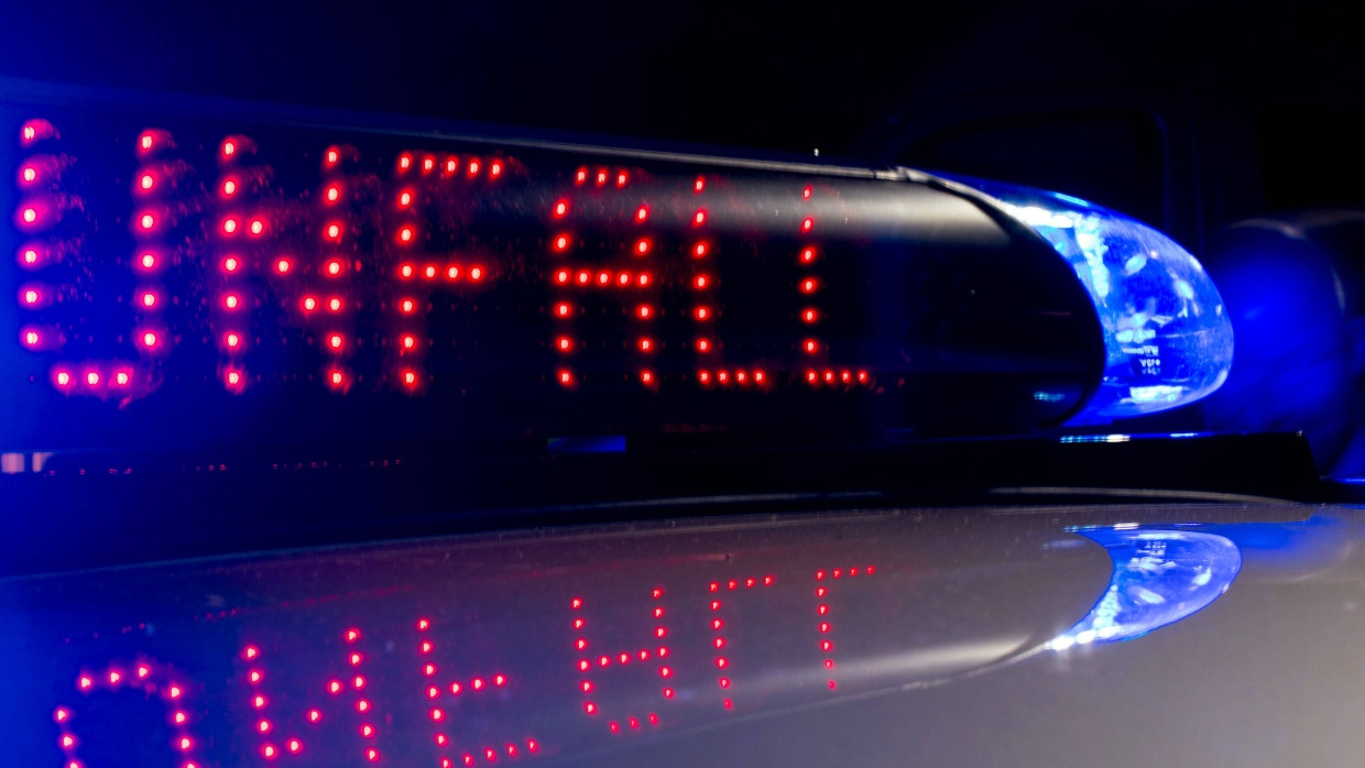 Unfall auf der A3: Ein verunglückter Lastwagen hat eine Abfahrt blockiert.