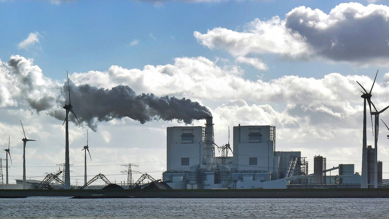 Zankapfel zwischen RWE und der Regierung in Den Haag: Das 2015 in Betrieb genommene Kohle- und Biomassekraftwerk Eemshaven.