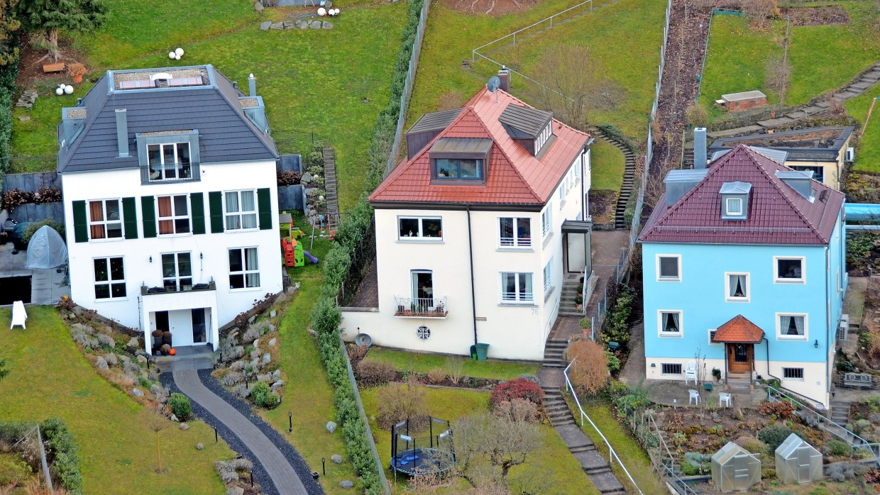 Schmuckes Haus: Wer im Stuttgarter Raum eine abbezahlte Immobilie und eine Betriebsrente hat, hat für die Auszahlung der Letzteren die Qual der Wahl.