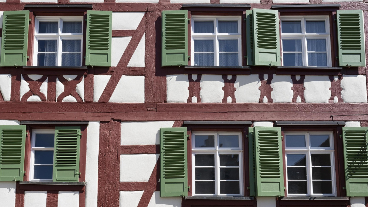 Fachwerk mit Charakter: Alte Bauten, wie  hier in Meersburg  am Bodensee, erfordern handwerkliches Fachwissen.