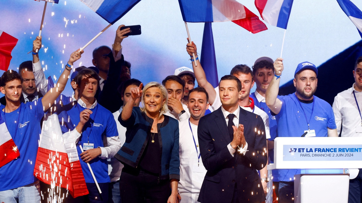 Marine Le Pen und der Vorsitzende des Rassemblement National Jordan Bardella am 2. Juni 2024 in Paris