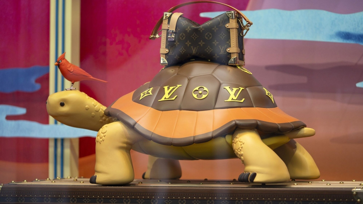 Auslage bei Louis Vuitton in Paris: Die Konsumfreude in der Luxusbranche ist gedämpft.