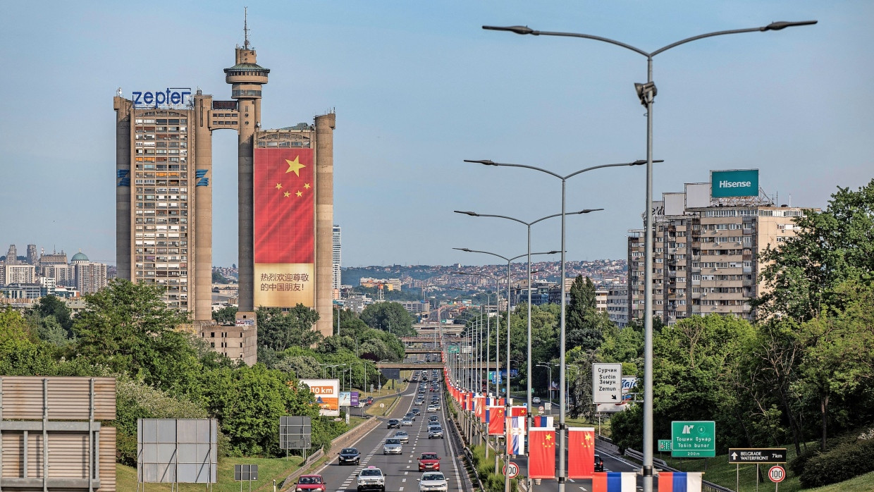 Für Xi geschmückt: Eine Straße in der serbischen Hauptstadt Belgrad am Montag