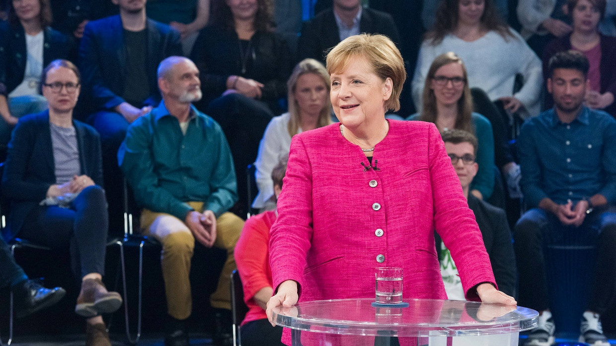 Angela Merkel stellt sich in der ZDF-Sendung „Klartext“ kritischen Fragen der Bürger. Doch von Klartext kann keine Rede sein.