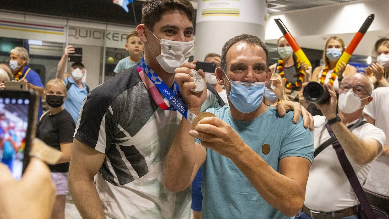 Eduard Trippel am Sonntag bei seiner Ankunft am Frankfurter Flughafen