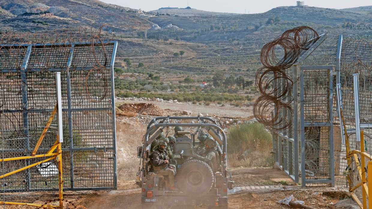 In der Pufferzone: Israelische Soldaten fahren am Dienstag von den Golanhöhen in die UN-Zone.