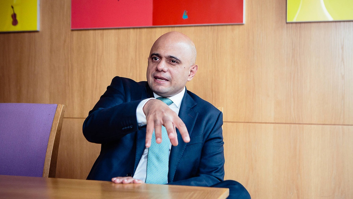 Der britische Innnenminister Sajid Javid im Interview in der britischen Botschaft in Berlin.