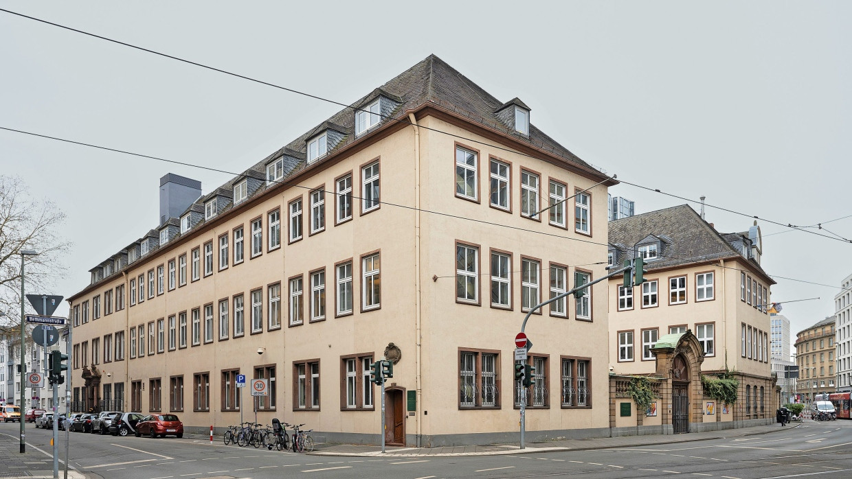 Wird durch einen Neubau ersetzt: Der historische Bethmannhof in der Frankfurter Innenstadt direkt neben dem Römer