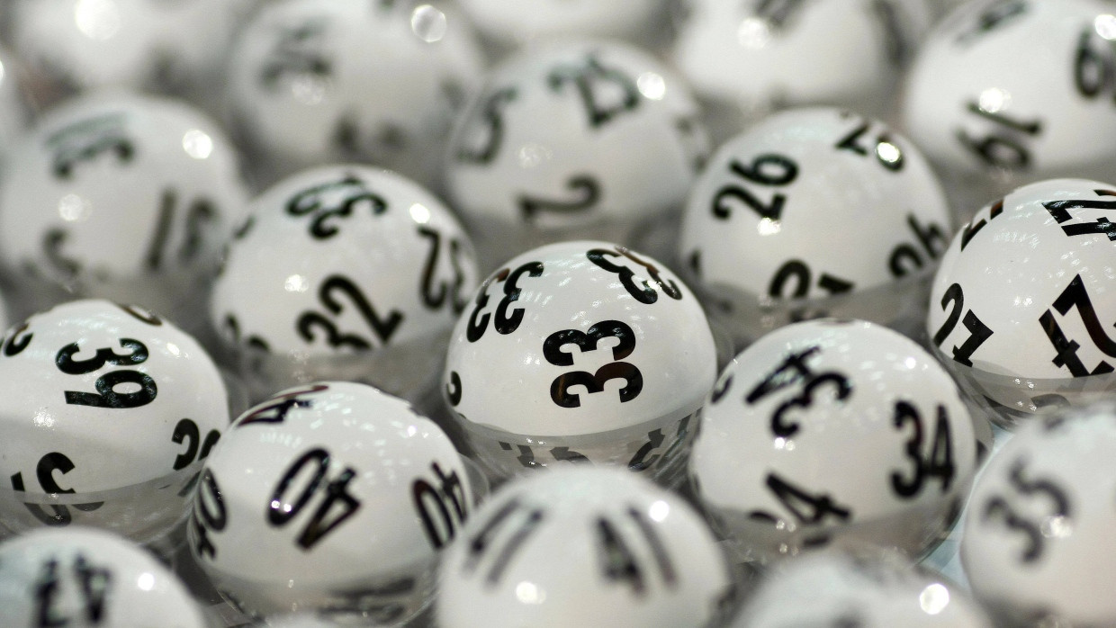 Wer Lotto spielt, sollte auch aufpassen, welche Zahlen gezogen werden.