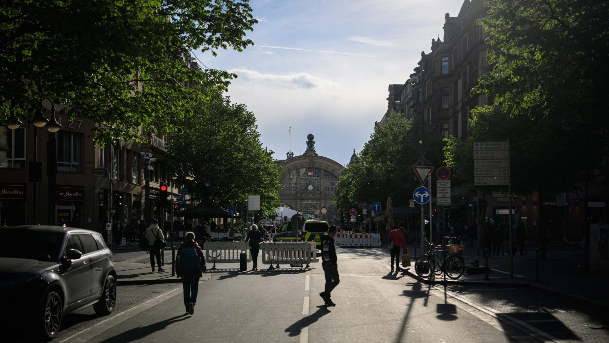 Um das Bahnhofsviertel zu verbessern, soll die Drogenszene reduziert werden. Der Frankfurter Oberbürgermeister legt dazu neue Pläne vor.