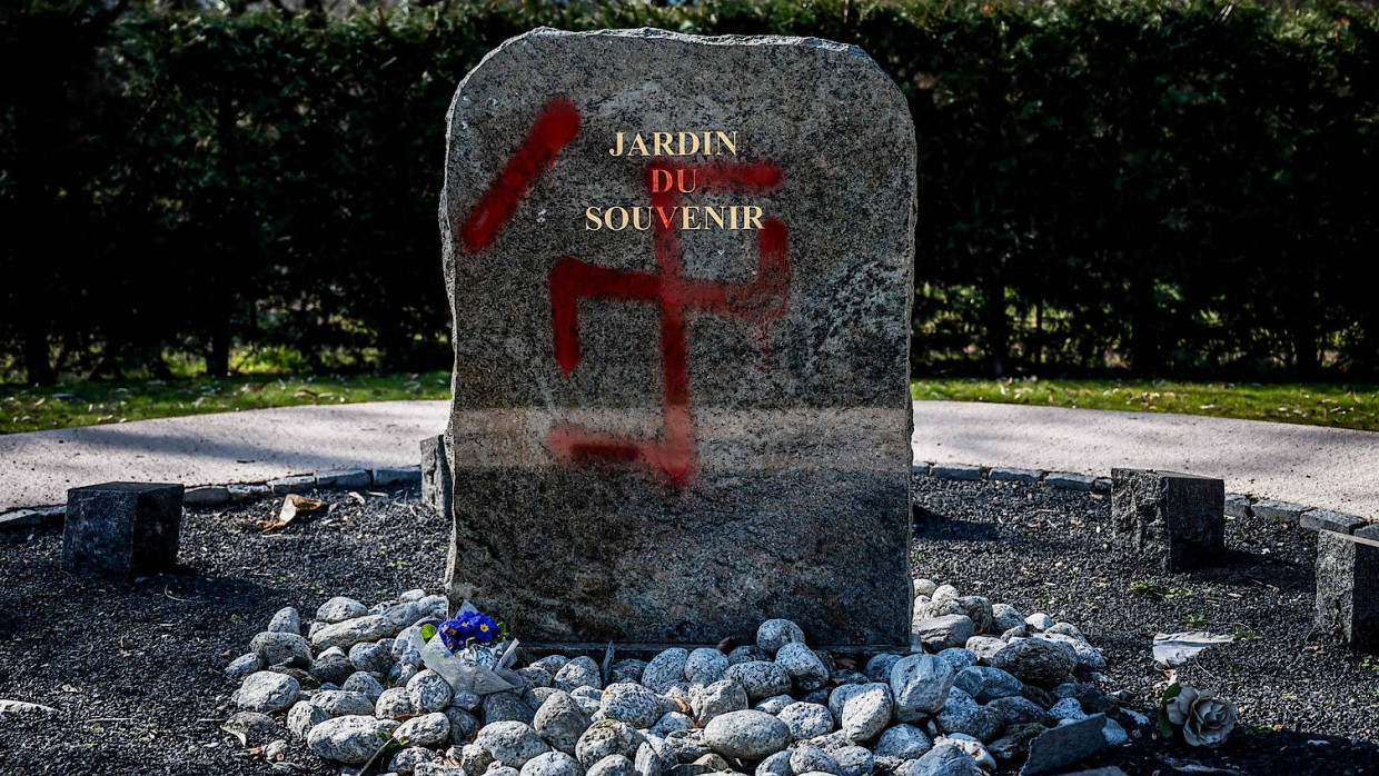 Neue Grabschändung: Neonazistische Schmierereien auf dem jüdischen Friedhof in Champagne-au-Mont-d’Or in der Nähe von Lyon