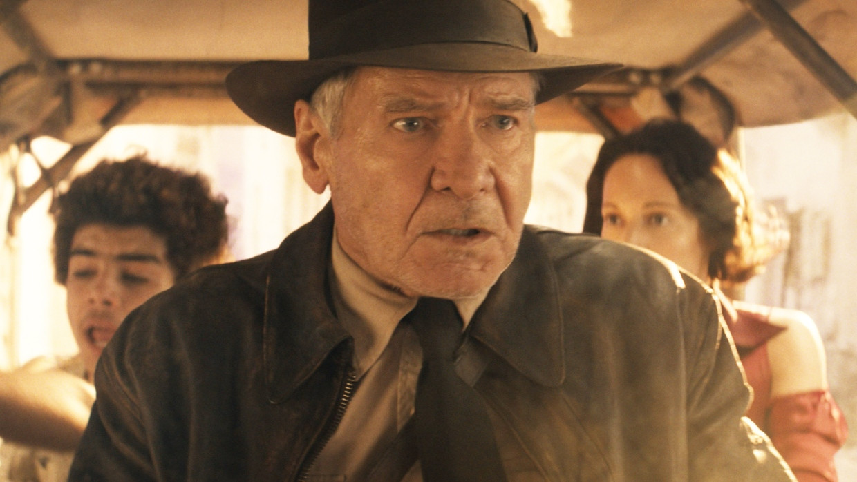 Folgen Sie diesem Tuk-Tuk: Indiana Jones (Harrison Ford) mit Teddy (Ethann Isidore, links) und Helena (Phoebe Waller-Bridge) auf der Jagd nach einer Erfindung des Archimedes