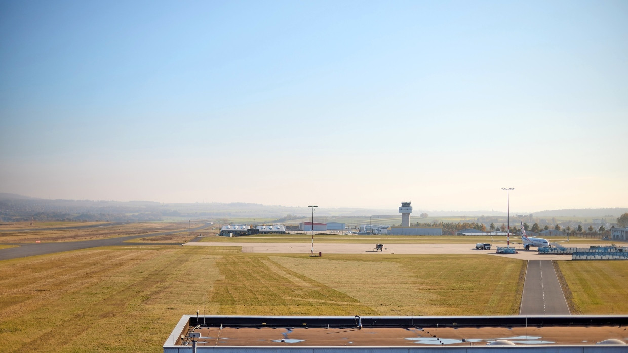 Wenig Verkehr: Blick auf das Rollfeld am Flughafen Kassel-Calden