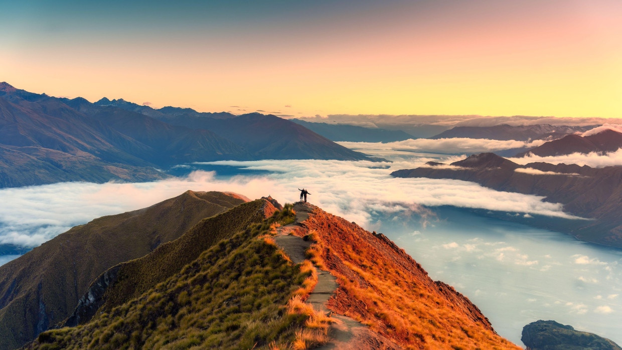 Zwei, die ihr Glück in Neuseeland gefunden haben: Sonnenaufgang am Roys Peak über dem Lake Wanaka.