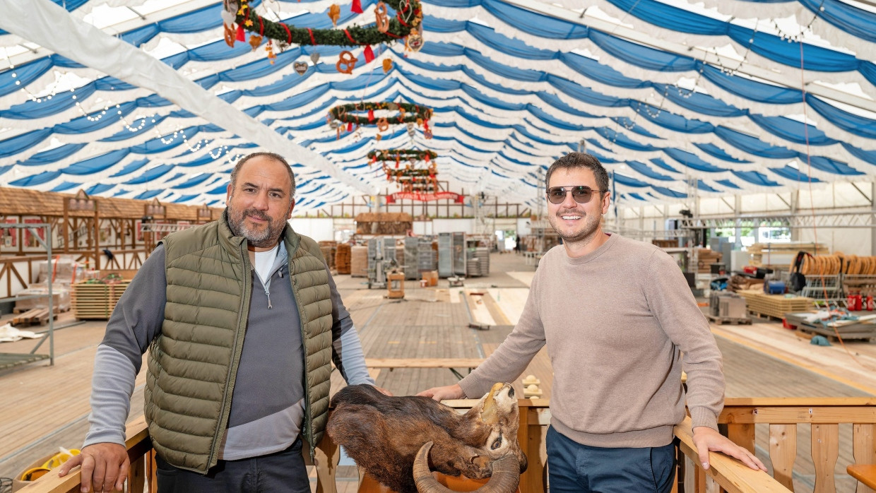 Am Mittwoch wird „ozapft“: Patrick Hausmann (rechts) mit Bruder Dennis im Festzelt