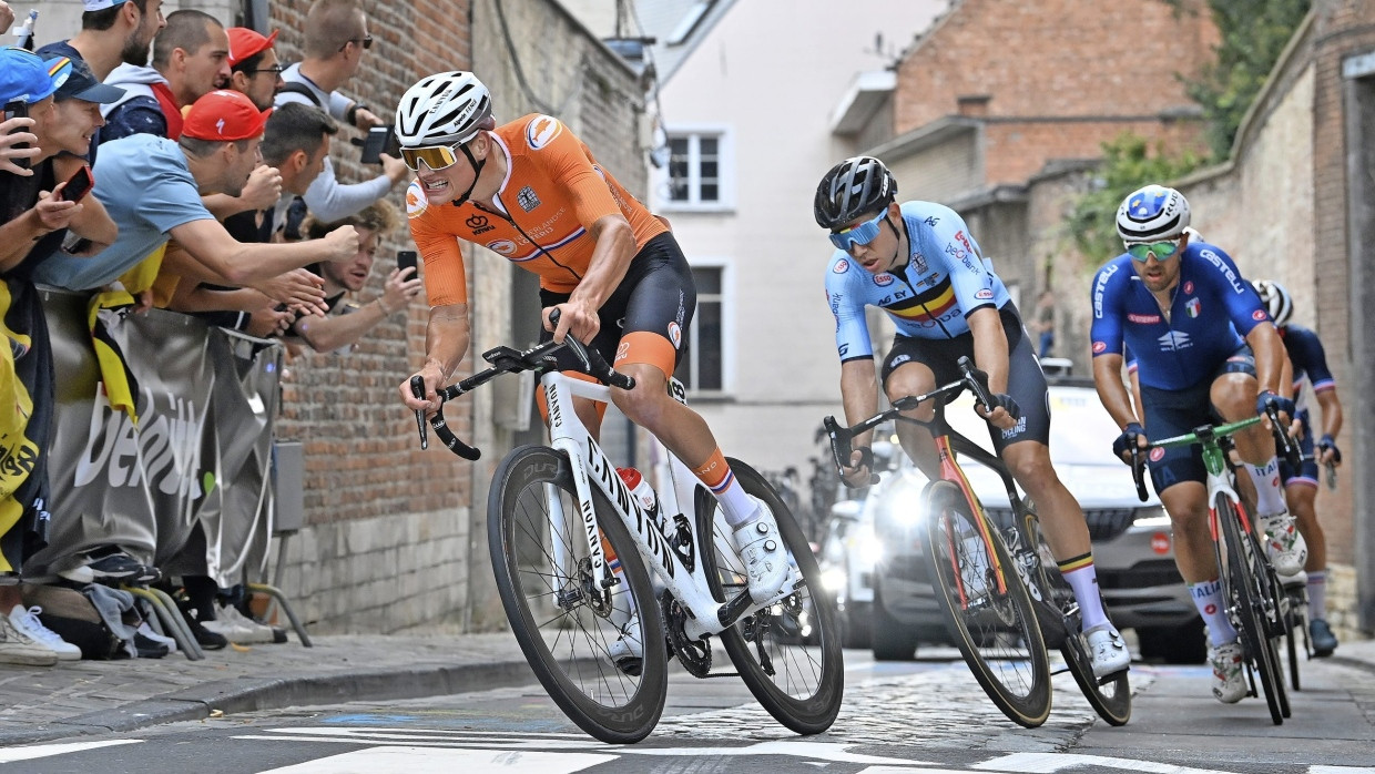 Duell der Besten: Der Niederländer Mathieu Van der Poel, (links) und der Belgier Wout van Aert (Mitte) gehören wie 2021 in Flandern zu den WM-Favoriten.