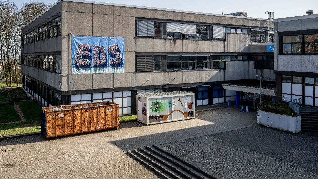 Die feinsten Toiletten hat die Eichendorffschule in Kelkheim zwar nicht: Von einem Sanierungsstau kann jedoch keine Rede sein, schreibt F.A.Z.-Redakteurin Andrea Diener.