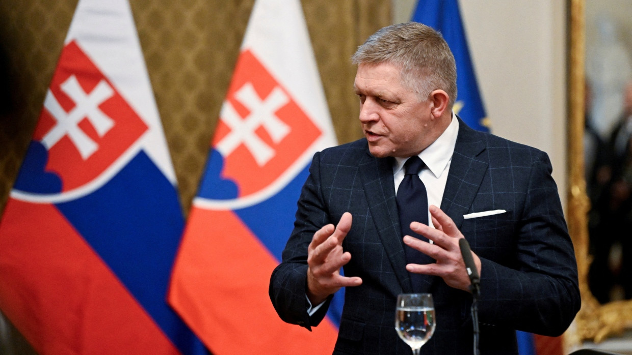 Der Ministerpräsident der Slowakei Robert Fico bei einer Pressekonferenz mit dem ungarischen Regierungschef Viktor Orbán