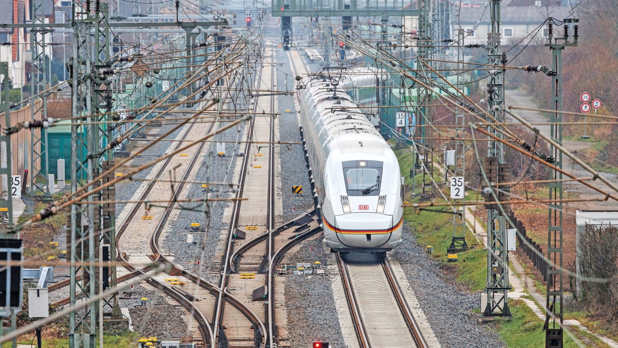 Ein Thema des Jahres: Die Bahn baut aus .