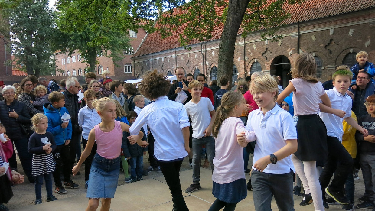 Sankt Petri ist eine deutsch-dänische Schule im Herzen von Kopenhagen, die beide Sprachen und Kulturen gleichberechtigt lebt und vermittelt. Es ist die älteste deutsche Auslandsschule weltweit und hat historisch enge Beziehungen zum dänischen Königshaus sowie zur benachbarten Sankt Petri Kirche.