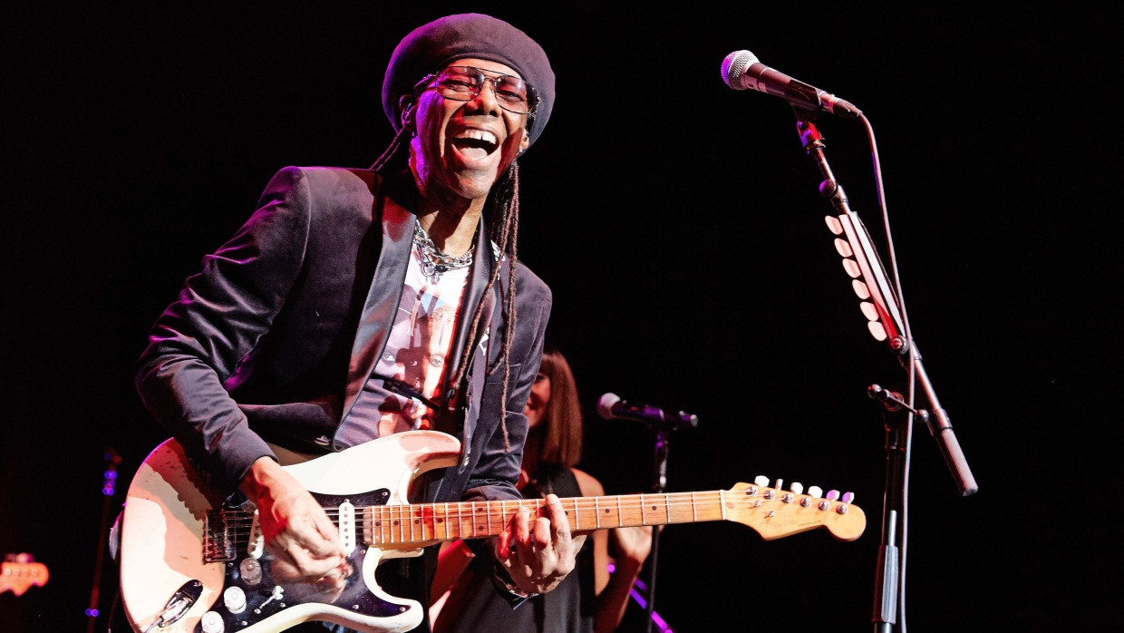 Hitmaker spielt „Hitmaker“ – so nennt Disco/Funk-Legende Nile Rodgers seine bevorzugte Gitarre, eine umgebaute Fender Stratocaster.