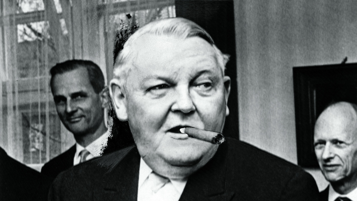 Ludwig Erhard verkörperte das deutsche Wirtschaftswunder nach dem Zweiten Weltkrieg. Die Zigarre war eines seiner Markenzeichen.