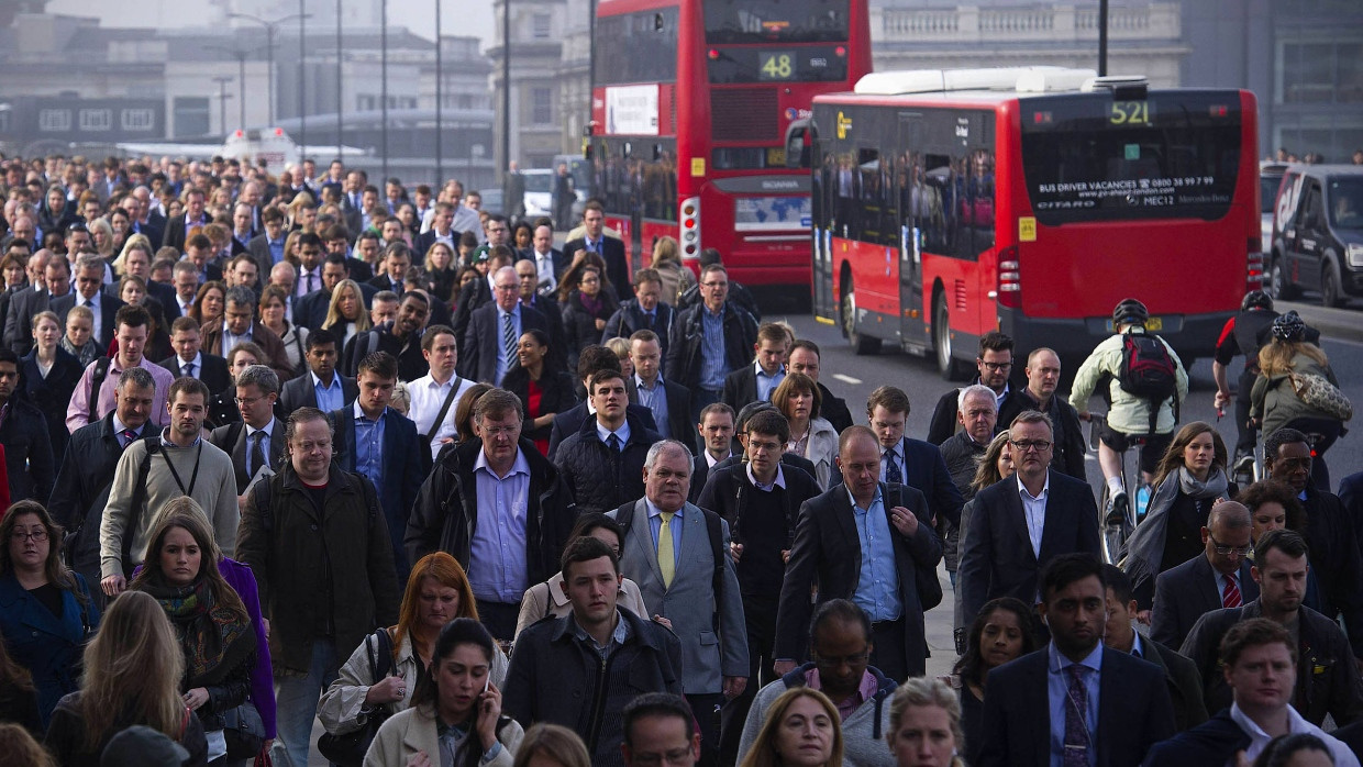 Pendler auf der London Bridge