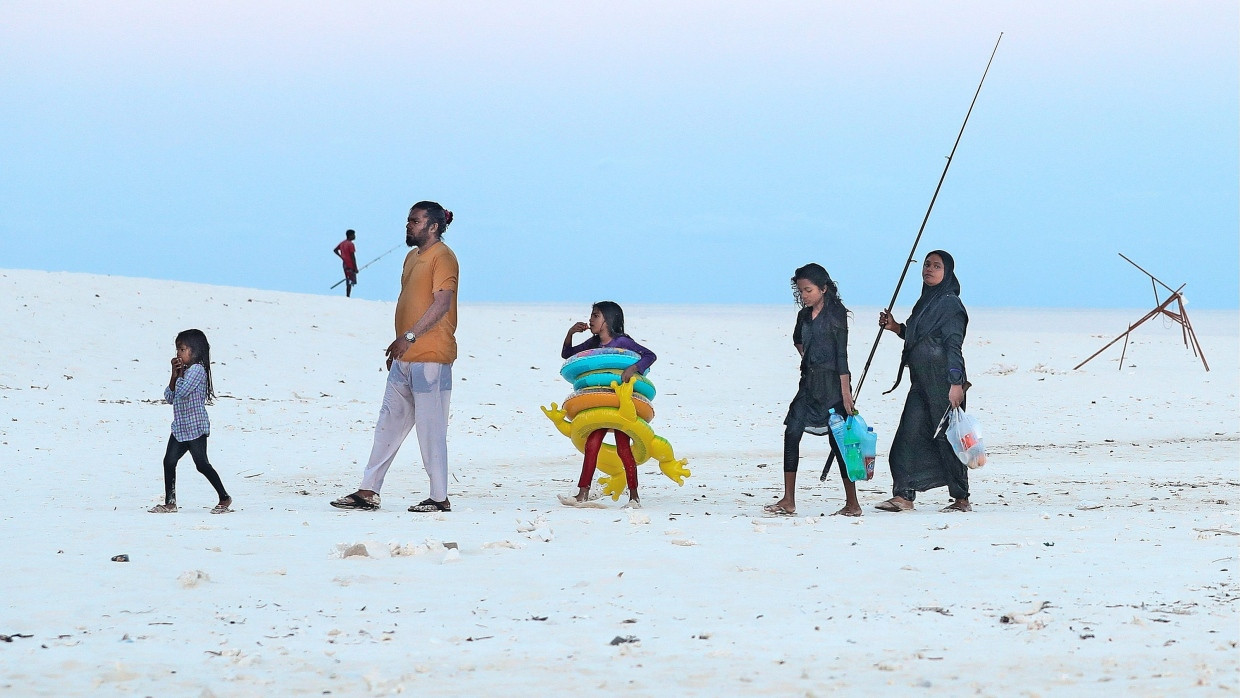 Kinder, wir gehen angeln! Ein Tag am Strand von Ukulhas