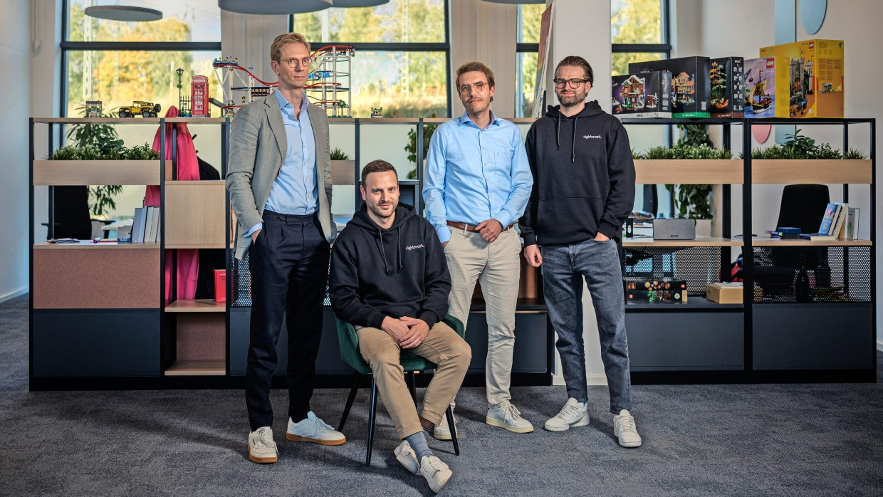 Firmenchef Marco Klock (rechts) und die Rightmart-Mitgeschäftsführer Jan Frederik Strasmann, Philipp Harsleben und Sascha Münch (nach links).