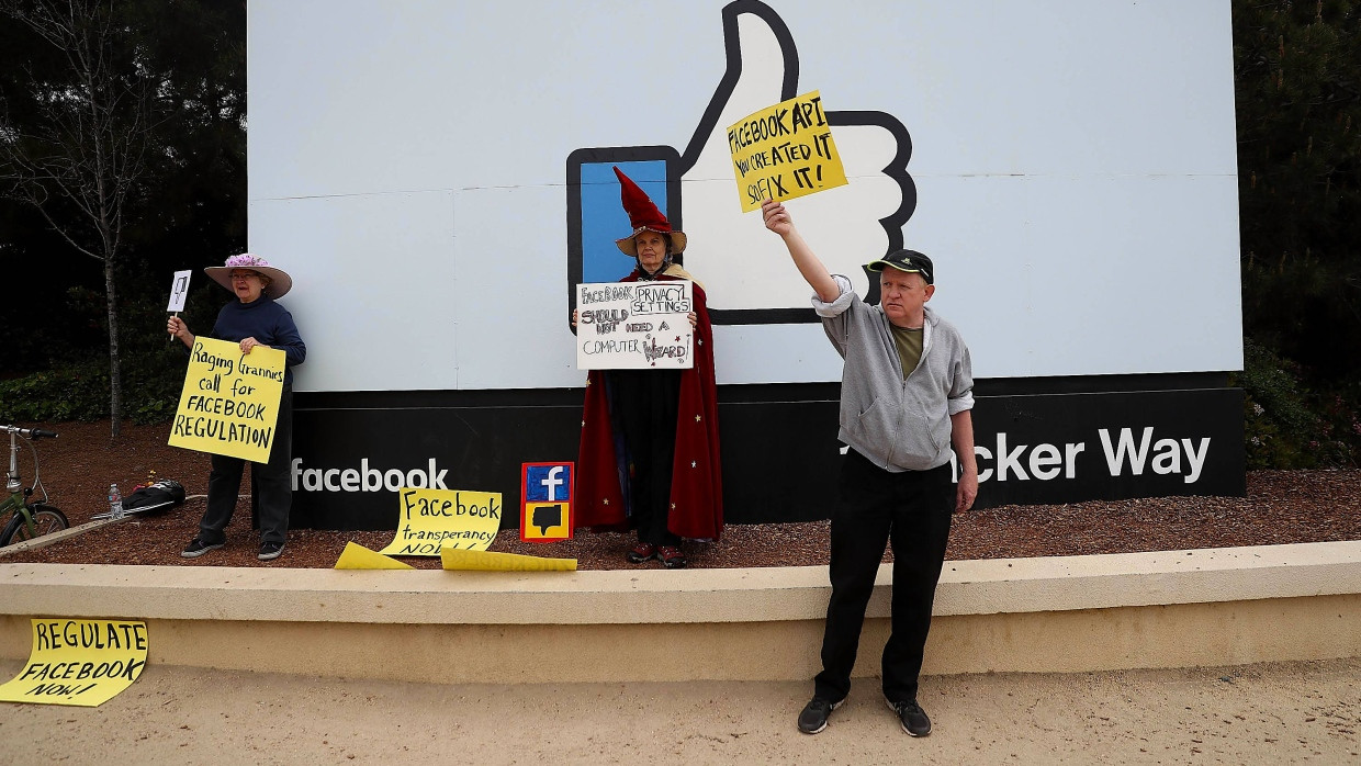 Demonstranten am 5. April 2018 im Menlo Park in Kalifornien.