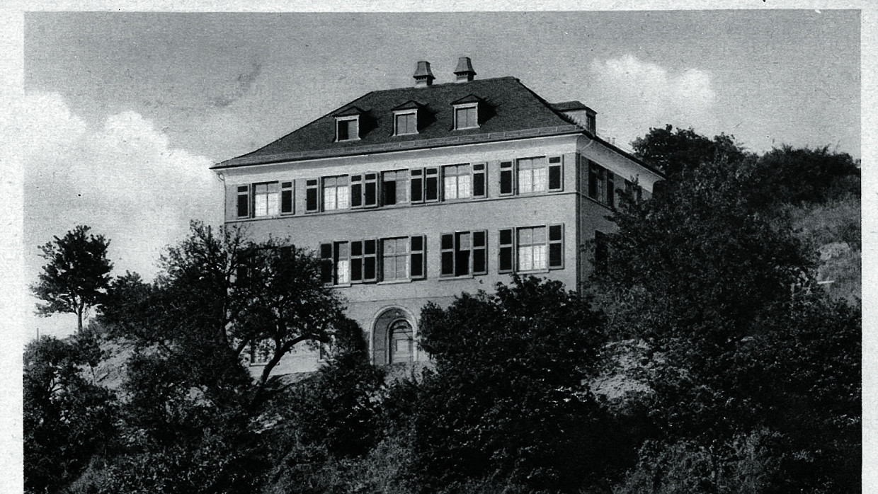 Der Ort des Grauens: Eine historische Postkarte zeigt das Krankenhaus des Kalmenhofs in Idstein.