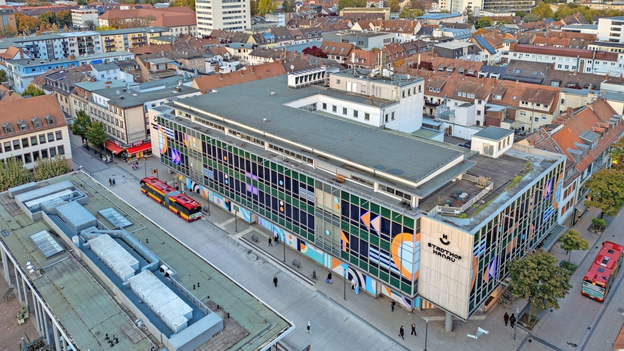 Neuer Name, neues Logo: Der ehemalige Kaufhof soll in Hanau als Stadthof im März wieder geöffnet werden.